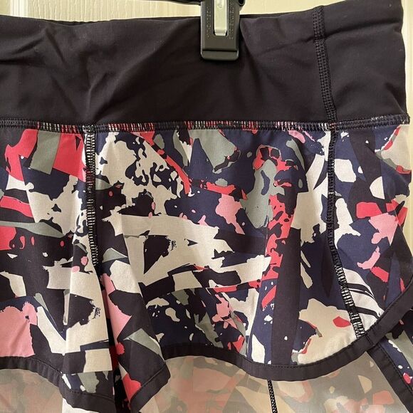 Lululemon Speed Shorts Camo Pop Bumble Berry 2.5" Inseam Women's Size 6 - Picture 5 of 14
